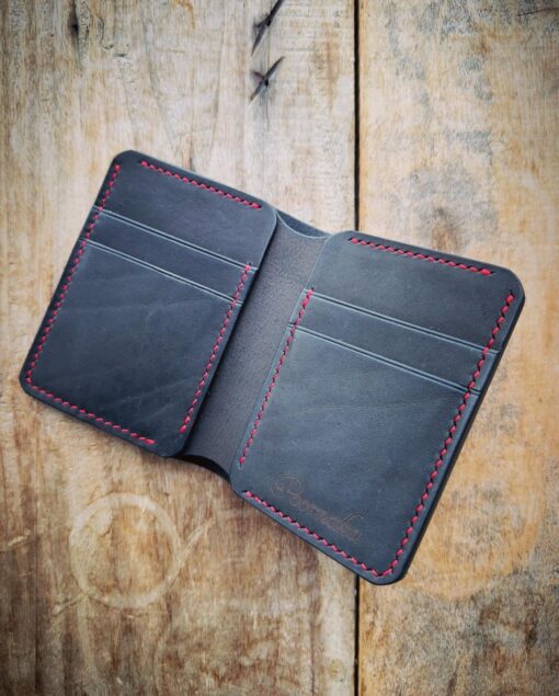 Mystery exclusives vertical 4 cards bifold wallet P259 1